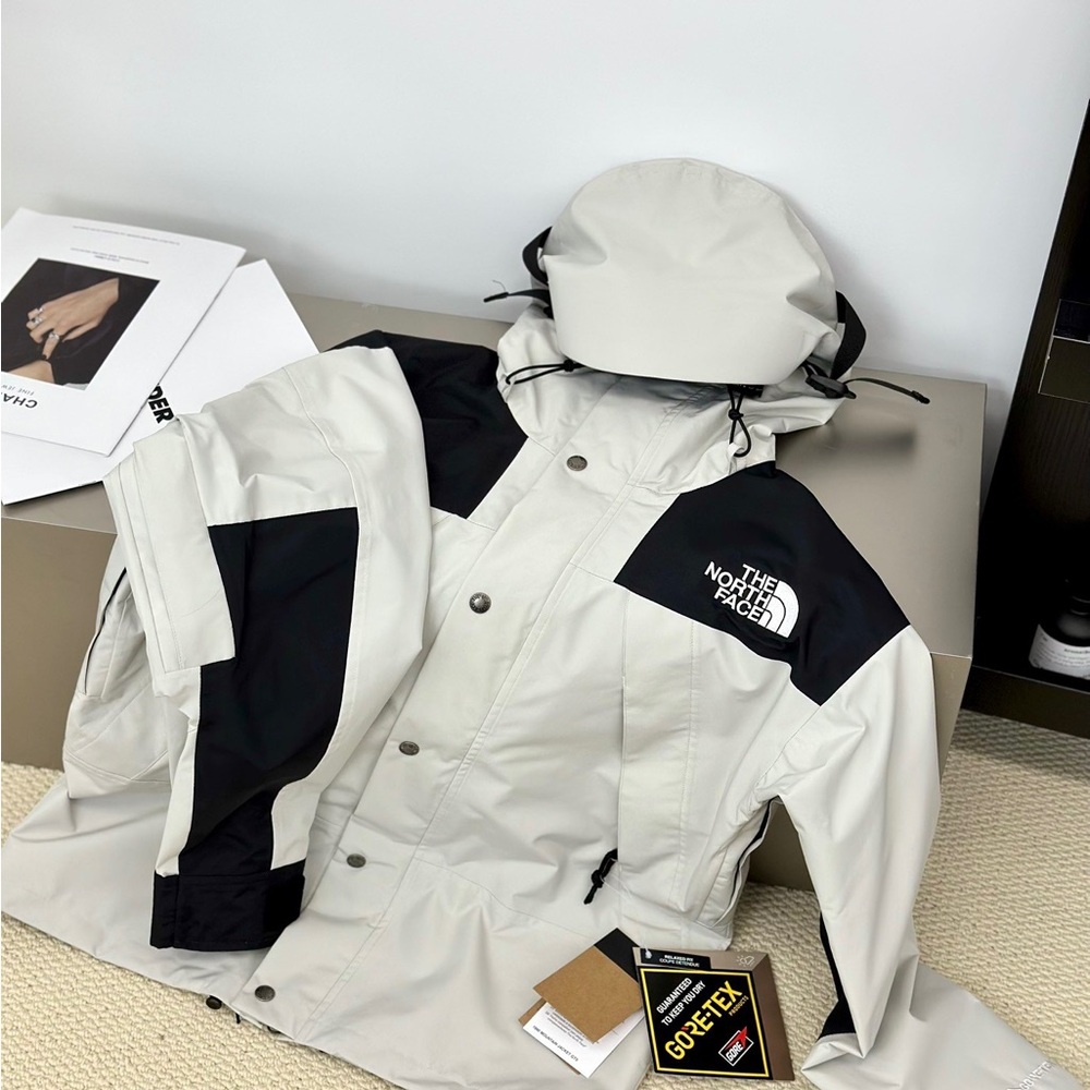 Unisex The North Face Light Grey & Black GORE-TEX Waterproof Hooded Jacket